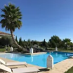 Escapades Lointaines לינה וארוחת בוקר *