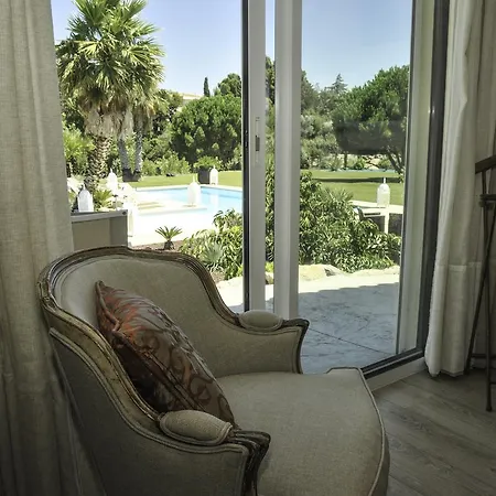 Escapades Lointaines Bed & Breakfast *