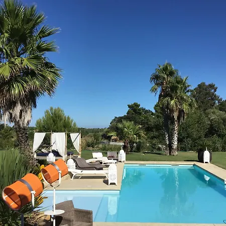 Escapades Lointaines Bed & Breakfast *