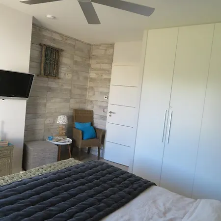 Bed & Breakfast Escapades Lointaines *