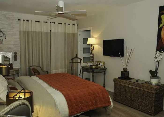 Escapades Lointaines Bed & Breakfast *